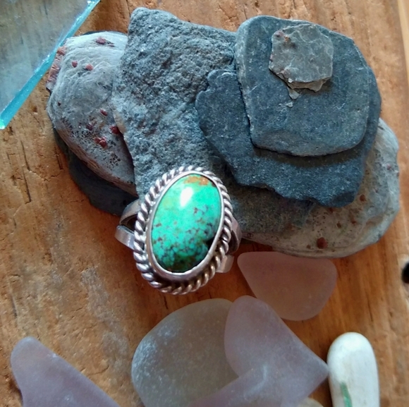 Vintage Navajo Turquoise & Sterling Silver Ring - Picture 9 of 12